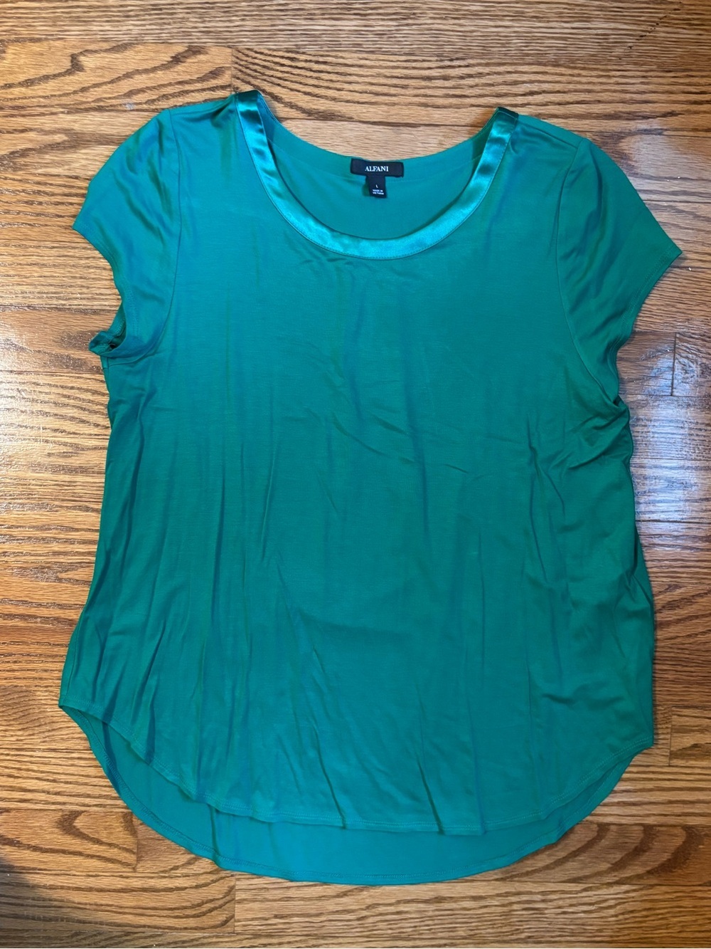 Alfani Emerald Green Satin Trim Scoop Neck Top Size Large NWT